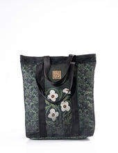 Load image into Gallery viewer, Backpack Evdokia Lilies