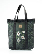 Load image into Gallery viewer, Backpack Evdokia Lilies